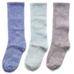 Warm crew-length socks in light blue, turquoise and beige.