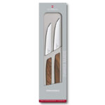 Package of 2 swiss steakknives with wooden handles.